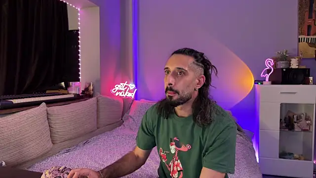 Snapshot of Secret_Lovers1 chatting on 1, 6, 2026 Secret Lovers1 online show from 1, 6, 2026