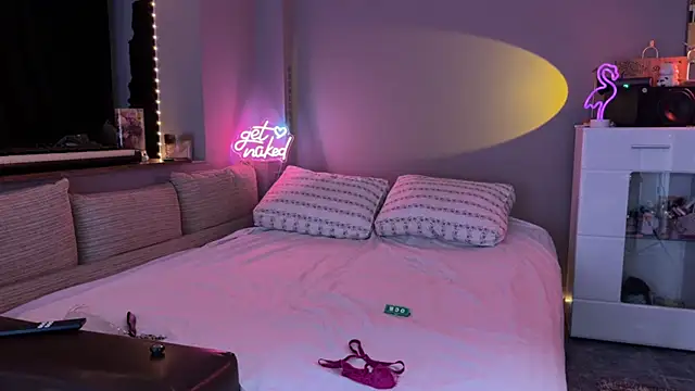 Snapshot of Secret_Lovers1 chatting on 9, 7, 2026 Secret Lovers1 online show from 9, 7, 2026