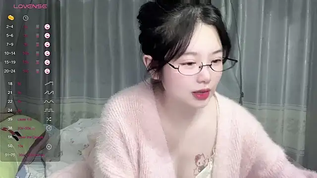 Snapshot of tender-11 chatting on 12, 11, 2025 tender-11 online show from 12, 11, 2025