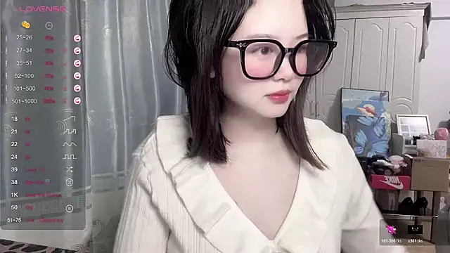 Snapshot of tender-11 chatting on 4, 12, 2025 tender-11 online show from 4, 12, 2025