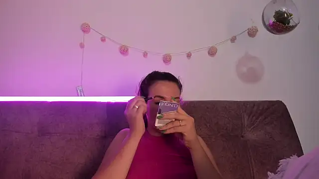 katalella brown1 online show from 3, 10, 2025