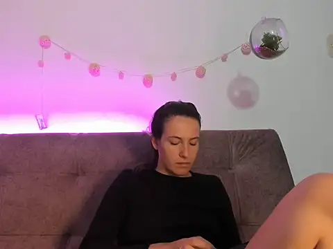 katalella brown1 online show from 6, 10, 2025