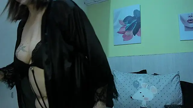 AtheneaArbelaez  online show from 17, 9, 2025