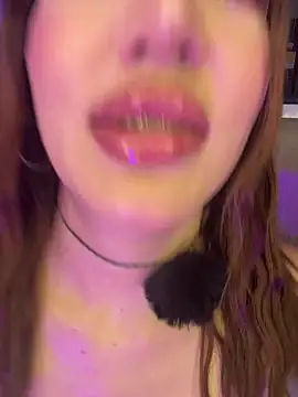Bella-taylorr online show from 16, 3, 2026