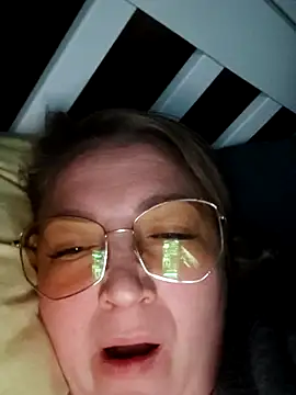 Kiss Eva online show from 28, 9, 2025