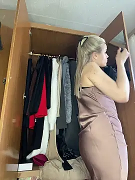 April Purr online show from 27, 4, 2026