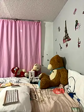 Snapshot of naomirouse_ chatting on 3, 10, 2025 naomirouse online show from 3, 10, 2025