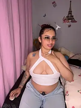 Snapshot of naomirouse_ chatting on 14, 11, 2025 naomirouse online show from 14, 11, 2025