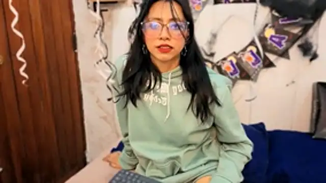 VioletxBloom online show from 23, 10, 2025