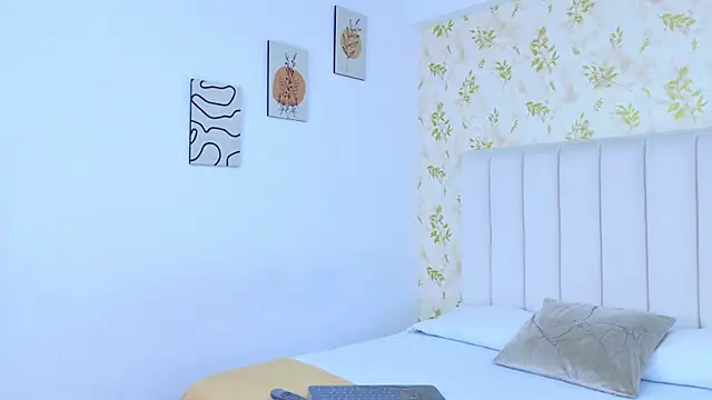 Snapshot of Samanta_Isel chatting on 7, 10, 2025 Samanta Isel online show from 7, 10, 2025