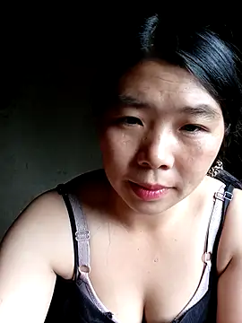 Snapshot of quynhkoolbae chatting on 8, 10, 2025 quynhkoolbae online show from 8, 10, 2025