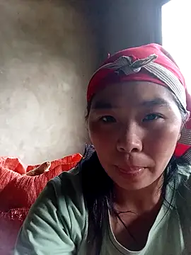 Snapshot of quynhkoolbae chatting on 13, 10, 2025 quynhkoolbae online show from 13, 10, 2025