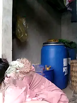 Snapshot of quynhkoolbae chatting on 2, 11, 2025 quynhkoolbae online show from 2, 11, 2025