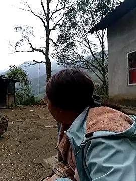 Snapshot of quynhkoolbae chatting on 23, 11, 2025 quynhkoolbae online show from 23, 11, 2025