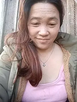 Snapshot of miumiu_00 chatting on 19, 12, 2025 miumiu 00 online show from 19, 12, 2025