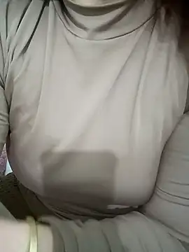 Snapshot of miumiu_00 chatting on 12, 1, 2026 miumiu 00 online show from 12, 1, 2026