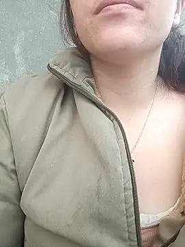 Snapshot of miumiu_00 chatting on 18, 2, 2026 miumiu 00 online show from 18, 2, 2026