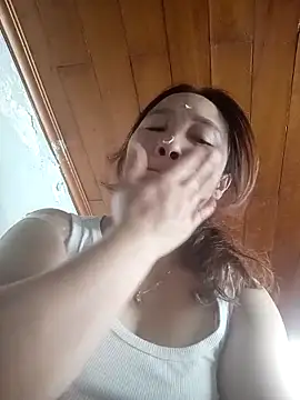 Snapshot of miumiu_00 chatting on 6, 3, 2026 miumiu 00 online show from 6, 3, 2026