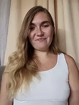 Snapshot of KisaVixen chatting on 9, 9, 2025 KisaVixen online show from 9, 9, 2025