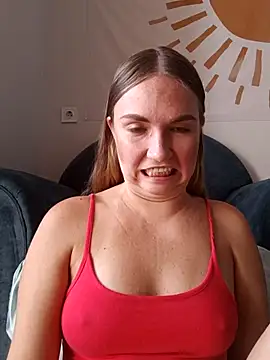 Snapshot of KisaVixen chatting on 18, 9, 2025 KisaVixen online show from 18, 9, 2025