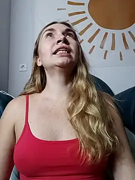 Snapshot of KisaVixen chatting on 17, 10, 2025 KisaVixen online show from 17, 10, 2025