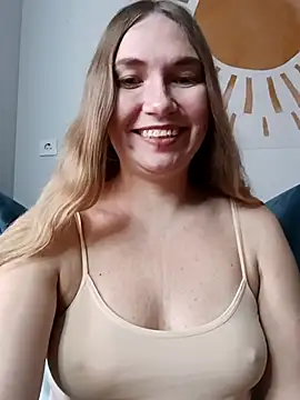 Snapshot of KisaVixen chatting on 28, 11, 2025 KisaVixen online show from 28, 11, 2025