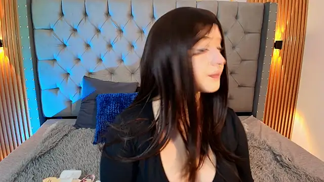 Suxan White  online show from 26, 3, 2026