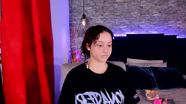 Suxan White  online show from 24, 4, 2026