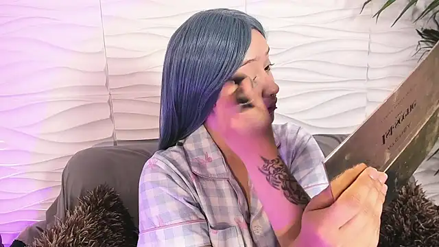 Suxan White  online show from 26, 4, 2026