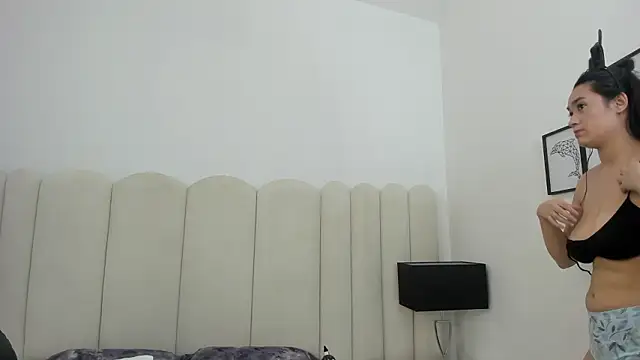 EmilyHanks  online show from 14, 3, 2026