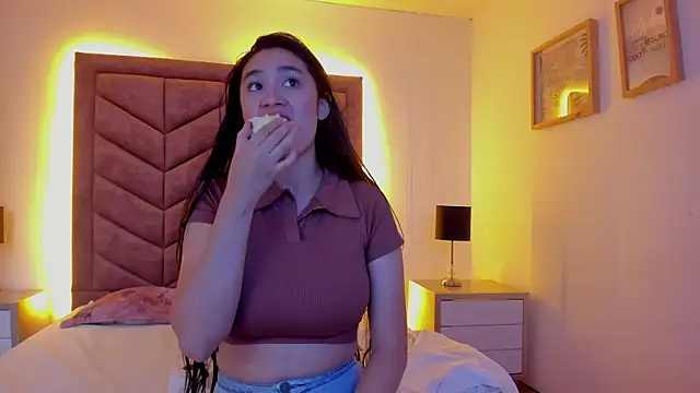 EmilyHanks  online show from 25, 7, 2026