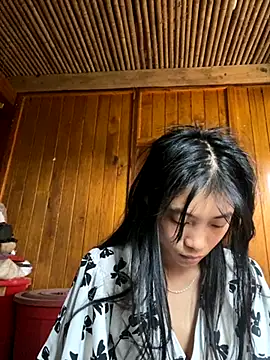 EmLy02 online show from 9, 9, 2025