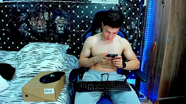 javiersexymann online show from 3, 8, 2026