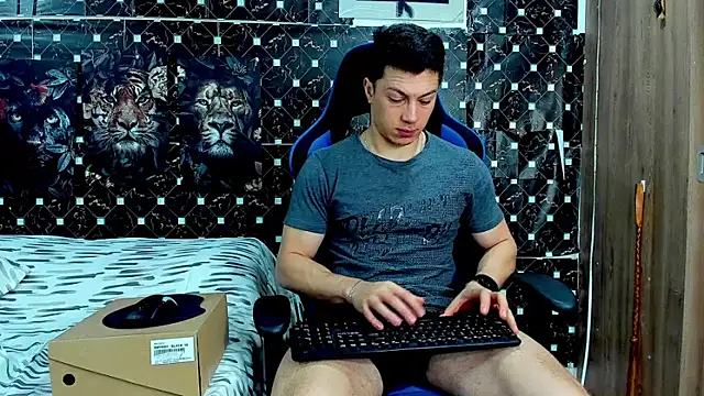 javiersexymann online show from 6, 8, 2026