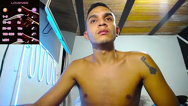 Angel latinboy online show from 17, 1, 2025