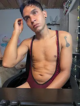 Snapshot of Angel_latinboy chatting on 28, 4, 2026 Angel latinboy online show from 28, 4, 2026
