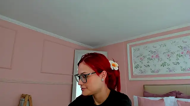 mae lyra online show from 28, 4, 2026