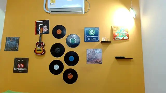 skinnyverus18 online show from 31, 10, 2025