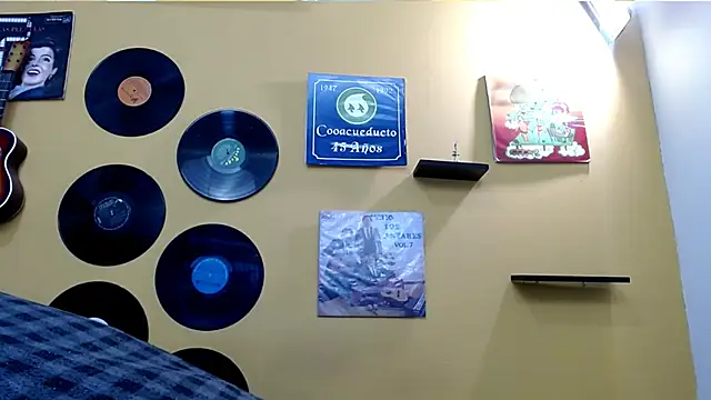 skinnyverus18 online show from 24, 4, 2026