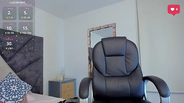 SaraWagner  online show from 11, 10, 2025