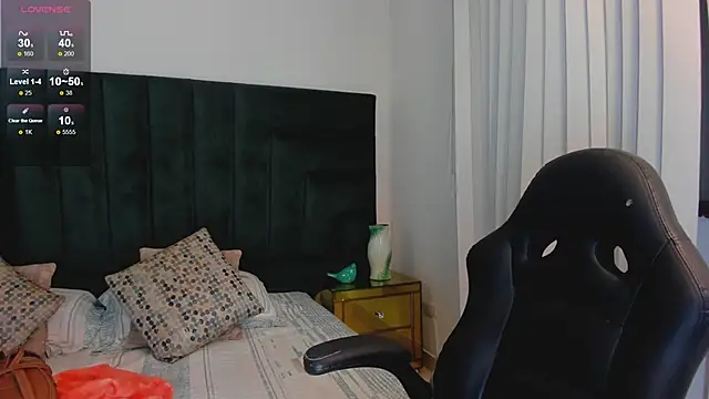 SaraWagner  online show from 31, 10, 2025