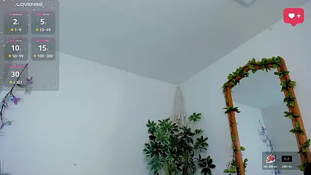 SaraWagner  online show from 12, 11, 2025