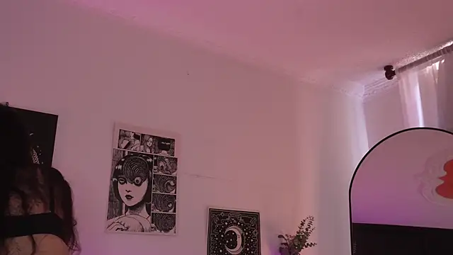 sophieee art online show from 8, 10, 2025