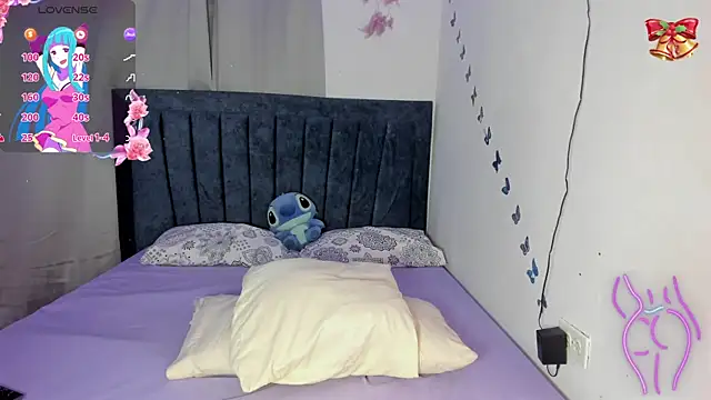 Snapshot of emmie_bunny chatting on 16, 12, 2025 emmie bunny online show from 16, 12, 2025