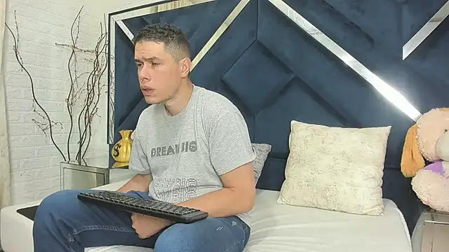 Snapshot of CandyandSteven chatting on 25, 9, 2025 CandyandSteven online show from 25, 9, 2025