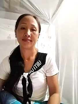 Snapshot of cute_love00 chatting on 22, 10, 2025 cute love00 online show from 22, 10, 2025