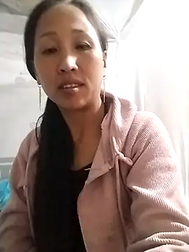 Snapshot of cute_love00 chatting on 23, 10, 2025 cute love00 online show from 23, 10, 2025