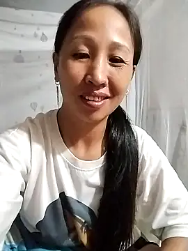 Snapshot of cute_love00 chatting on 29, 10, 2025 cute love00 online show from 29, 10, 2025