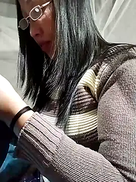 Snapshot of cute_love00 chatting on 29, 11, 2025 cute love00 online show from 29, 11, 2025