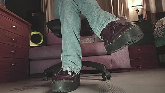 Snapshot of gigifontaine__ chatting on 26, 10, 2025 gigifontaine online show from 26, 10, 2025